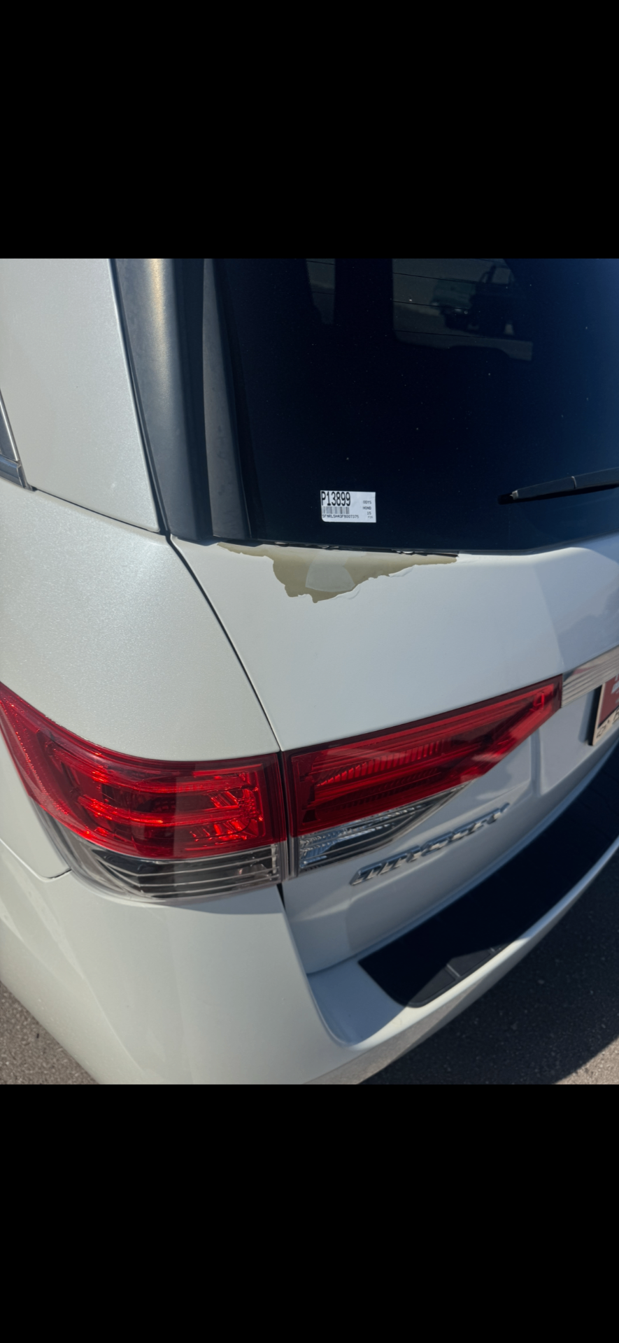 Honda Odyssey rear quarter panel with chipped paint before repair